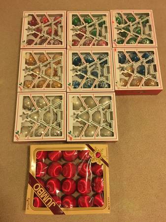 CHRISTMAS TREE DECORATIONS 1