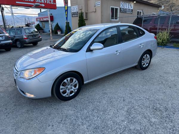 2010 Hyundai Elantra súper limpio con pocos kilómetros!! - $4.999 (Wenatchee, WA)63442620944769121