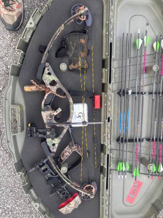 Camouflage Reflex Excursion Compound Bow 1