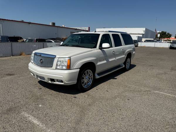 2005 CADILLAC ESCALADE PLATINUM***JUST MOVED LOCATIONS PLEASE CALL 1