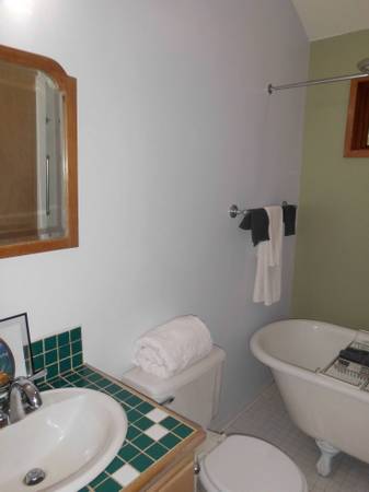 $3,600 / 2br - 1400ft2 - Bainbridge Island House- Fully Furnished in Private Serene Setting (Bainbridge Island)63852581171201124