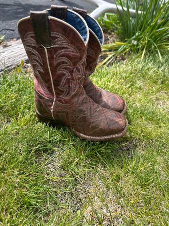 Size 12 kids Cowboy Boots 1