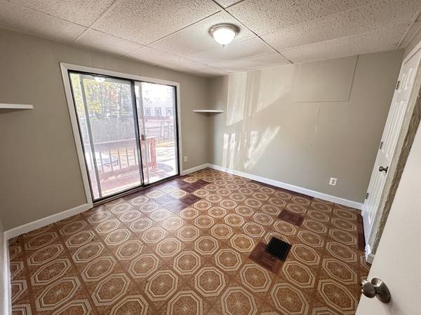 $3,000 / 3br - 3 bedrooms in Chelsea, AVAIL: NOW, HWD, NO FEE, PKG INCL for $3000 (Chelsea)64294931350531124