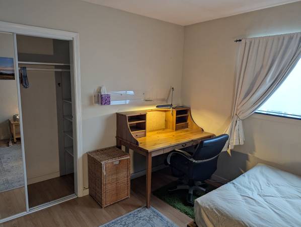 Furnished BR w/Shared Bath In 3 BR 2 BA Flat - All Bills Paid 1