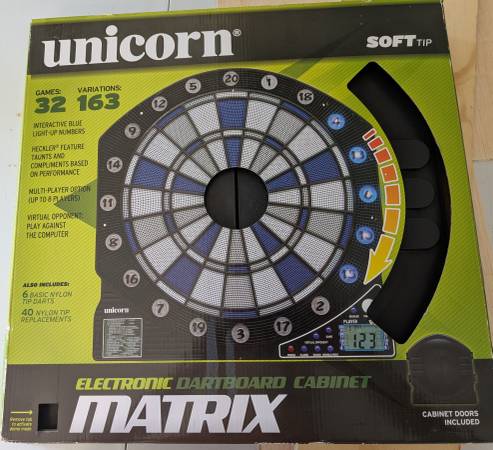 Unicorn Electronic Dartboard w/ cabinet 1