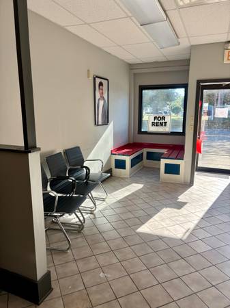 $1,950 / 4br - 2142ft2 - Hair salon for rent! 2000sq ft, fully equiped with 8 stations (West seneca)63925204898819124
