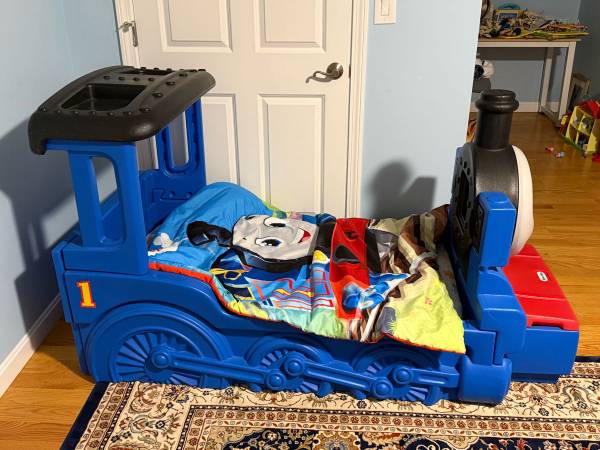 Thomas the Tank Engine toddler bed 1