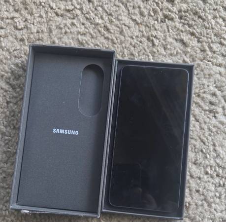 Samsung galaxy 26+ 1