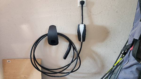2019 TESLA HOME WALL CHARGER 1
