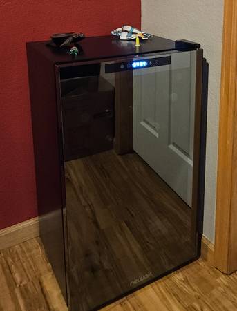 WINE REFRIGERATOR - 33-BOTTLE DUAL ZONE 1