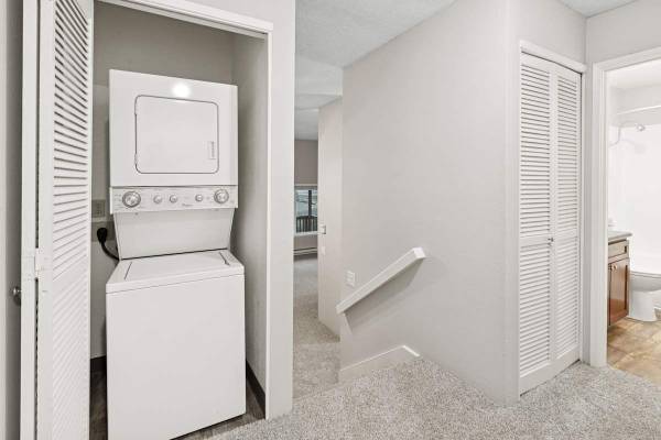 $2,695 / 3br - 1500ft2 - On- Site Management, Window Coverings, Electronic Thermostat (50 Kerr Pkwy, Lake Oswego, OR)63831753312387124