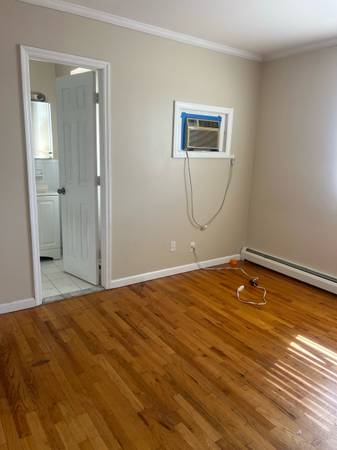 $1,000 / 1br - Rento hermoso cuarto con baño privado (East Elmhurst)63684745629697121