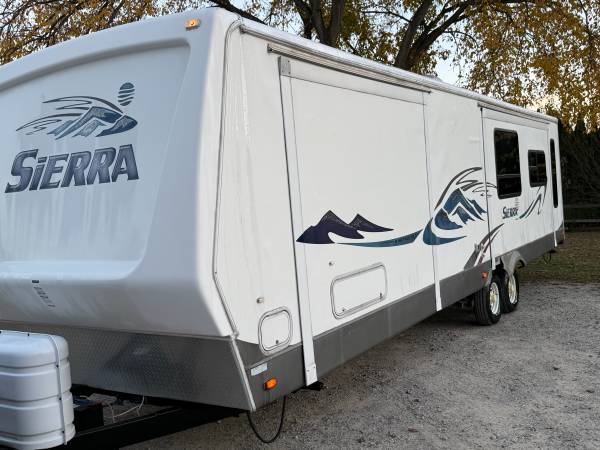 2006 Forest River Sierra very clean 34ft 1