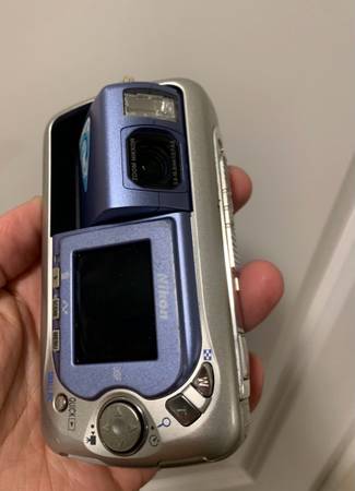Nikon Coolpix 2500 2.0 MP Compact Camera 1