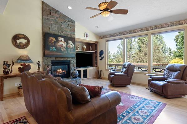 $850,000 / 3br - 2012ft2 - OPEN HOUSE! Saturday 9/27 11:00 am - 2:00 pm  454 Tanager Drive (Redmond)63839292753793123