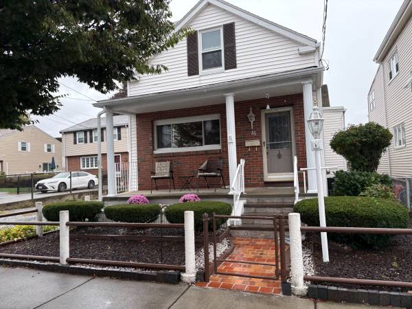 $3,500 / 3br - Large Single Family, 5 parking spaces. Off Main Street, On Bus Line (Everett)63996402487298120