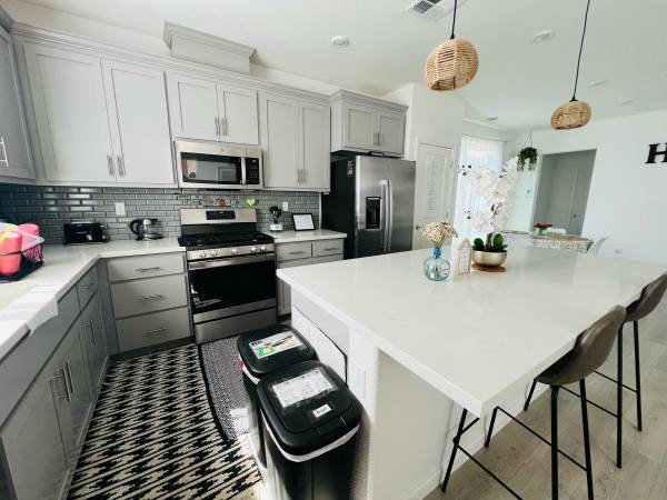 $1,000 / 1br - 250ft2 - Large bed room in a new single family home (Concord/Bay Point - San Macro)63964933438211123