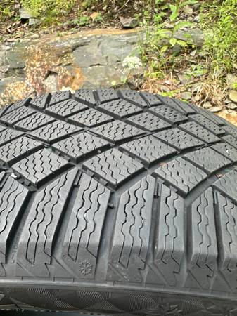 Continental VikingContact 7 Winter Tires 215/50R18 – Set of 4 1