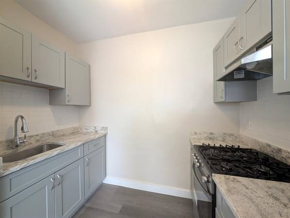 $2,375 New Kitchen & Bathroom ** Heat & Hot Water Included ** Easy to Red T (Cambridge \ Porter Sq. \ Davis Sq.)63828557601667121
