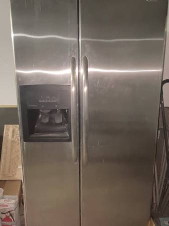 Amana Refrigerator 1