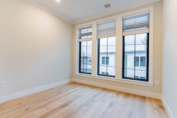 $4,550 / 4br - Allston 4 Bed/2.5 Bath Apartment | Everett St (Allston)63951147980034122
