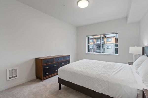 $1,799 / 1br - 600ft2 - Bike storage, Amazon package lockers (JBLM)63688462441859124