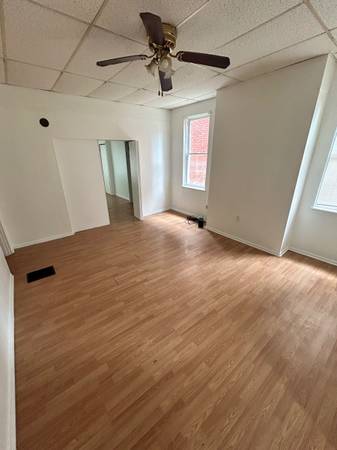 $950 / 1br - Apartamento de un dormitorio (se acepta sección 8) (Pittsburgh)64013203176450122
