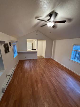 $1,100 / 600ft2 - Garden Track cute studio Cottage (2129 Grape ave)63972383613571123