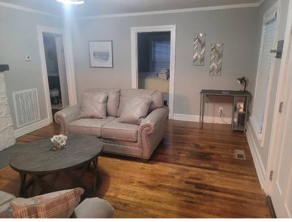 $2200.00 / 3br - 1100ft2 - Beautiful Bungalow Just Minutes from Downtown Chattanooga.63617434109443122