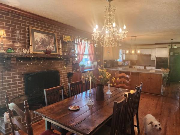 $650 / 2br - 500ft2 - Large room and private Bathroom (Castalian Springs)63904698426754124