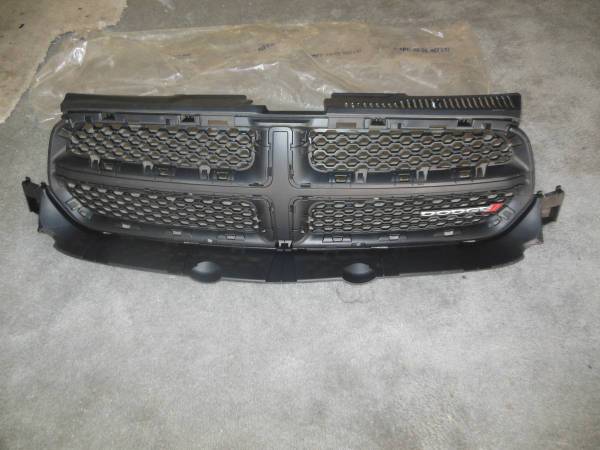 2011-13 Dodge Durango Front Grille New OEM P/N 55079364AJ 1