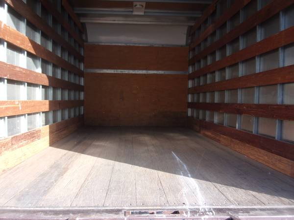 2003 Isuzu NPR - Photo 4