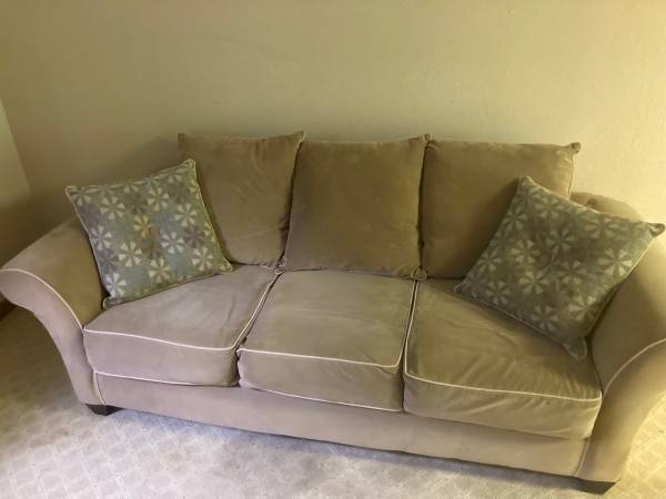 Nice couch 1