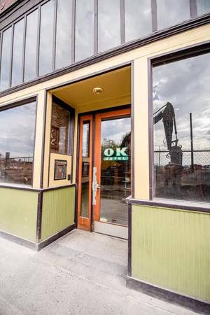 $1,250 / 338ft2 - Directamente frente al frente acuático, edificio histórico, vistas al agua (Seattle)63688462336259120