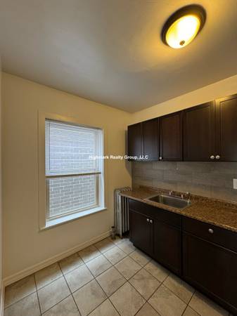 $1,300 🌸🏙️🌿Devon Bloom ✨ Sunlit Studio Above the City Calm🌸🏙️🌿 (Chicago)64041645546113124