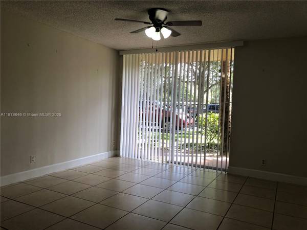 $2,000 / 2br - 2bed 1bath Washer/dryer, pets OK, pool, condo (Plantation)64049277901315124