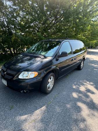 2005 Dodge Grand Caravan; título limpio - $3,000 (Huntersville)63617434667649121