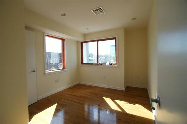 $2,900 / 2br - 2 Beech Street (Cambridge)63699488483969120