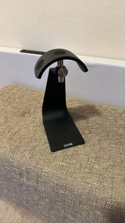 Room’s FS Pro Headphone Stand 1