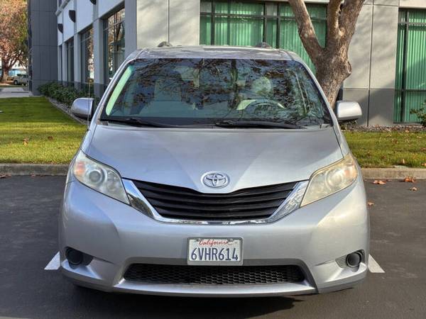 2012 Toyota Sienna LE 1