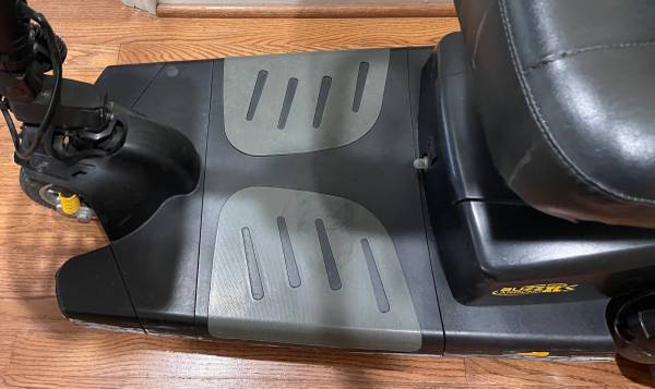 Golden Tech Buzzaround XLS 3 Wheel Portable Scooter with Suspension - $90062969128055043123