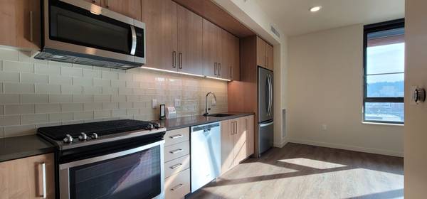 $1,663 / 425ft2 - 3 weeks free! 🍂 Studio with city view from 11th floor! 🏡 (Portland)64038881549187121