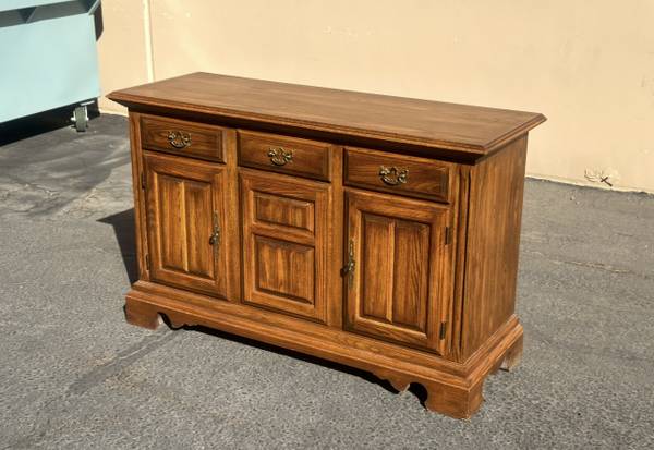 oak - dark finish buffet - $250 (modesto)63470292044803121