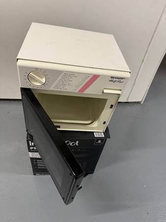Sharp Half Pint Compact Microwave 1