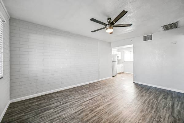 $1,199 / 2br - 950ft2 - 1744 W Glendale AVE  #12 B (Phoenix)64024994749953121