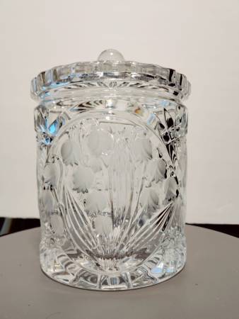 Crystal biscuit jar 1