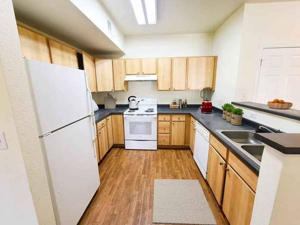 $630 / 2br - Habitación y baño ofrecidos hoy en casa tranquila (sunnyvale)63667958751875120