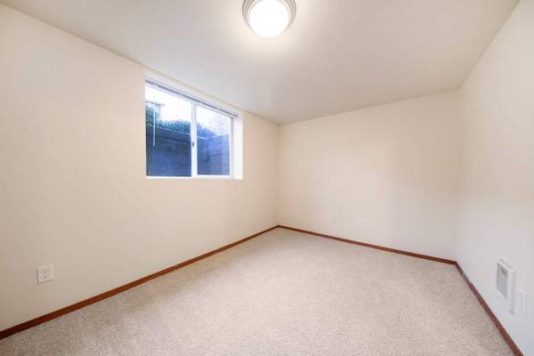 $1,619 / 2br - 740ft2 - 🏠 ¡Cerca de Tacoma Community College! 🌻 ¡Ofertas disponibles! (4209 S 30th St, Tacoma, WA)63850641823233122