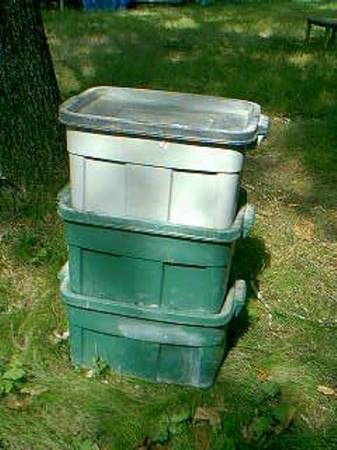 Rubbermaid Roughneck Storage Bins 1