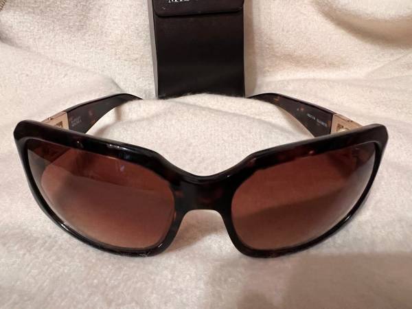 WOMEN'S BADGLEY MISCHKA Brown sunglasses with Pearl Accents - $150 (Westwood Los Angeles CA)63471427561475121